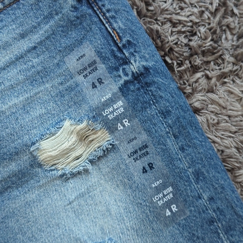 Aeropostale Low Rise Skater Non Stretch Denim Distressed Jean Size 4R - Picture 6 of 9